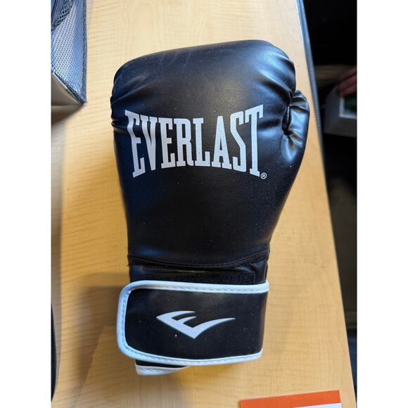 Everlast Core Training Boxing Gloves Set - Size L/XL - Picture 9 of 9